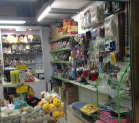 市中心26平日用百貨批發市場旺鋪急轉，含貨柜