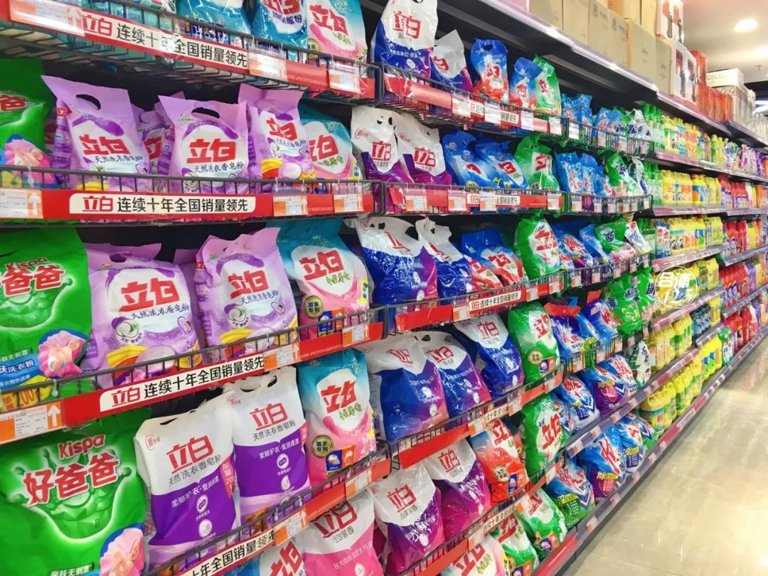 合浦商業(yè)新地標(biāo)！XX大型超市盛大開業(yè)，日用百貨區(qū)人潮涌動(dòng)，福利引爆全城